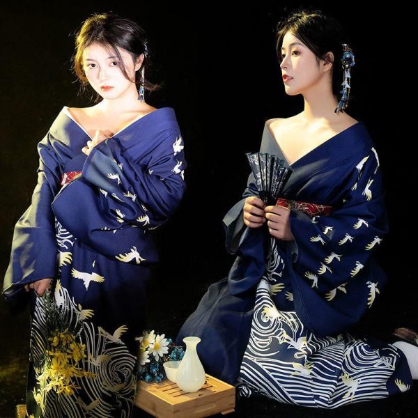 kimono bleu motifs japonais