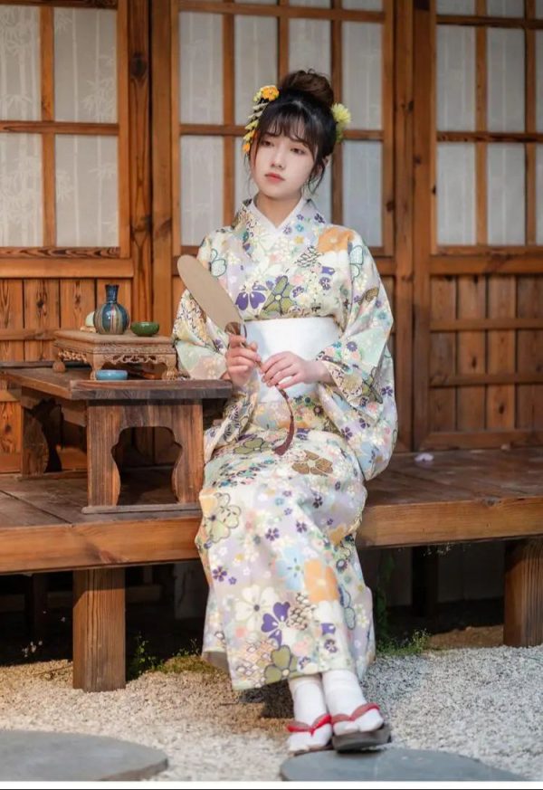 kimono japonais à imprimé floral élégant