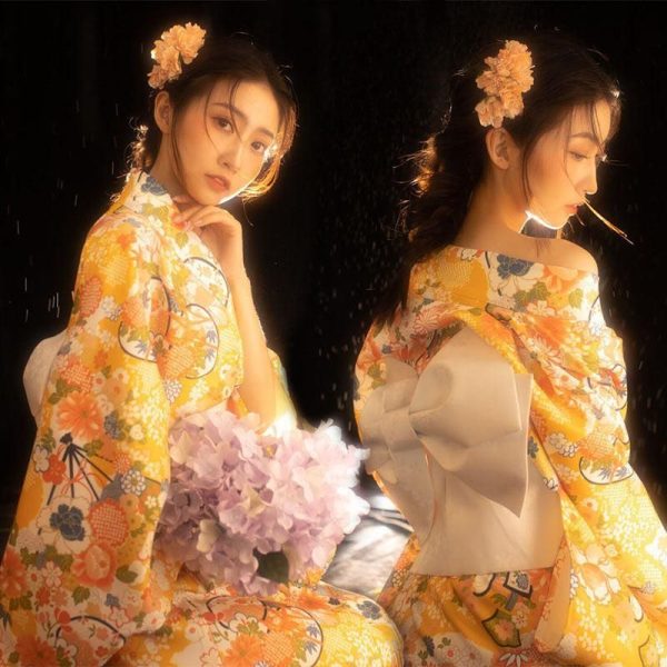 kimono japonais doré fleuri