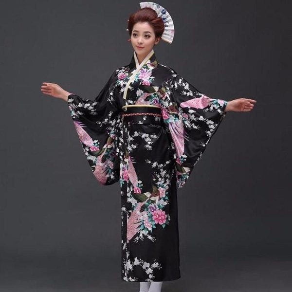 kimono japonais femme traditionnel noir