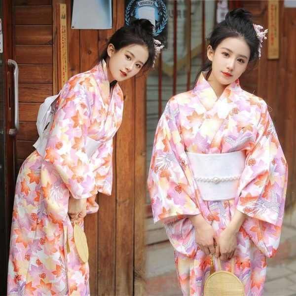 kimono japonais fleuri coloré