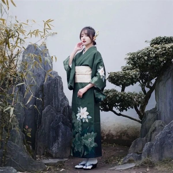 kimono japonais vert à fleurs